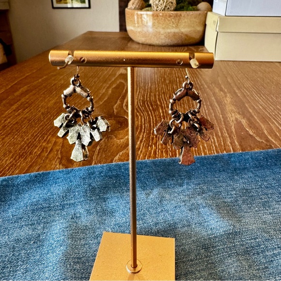 EUC Anthro (?) boho antiqued brass drop earrings - Picture 5 of 7